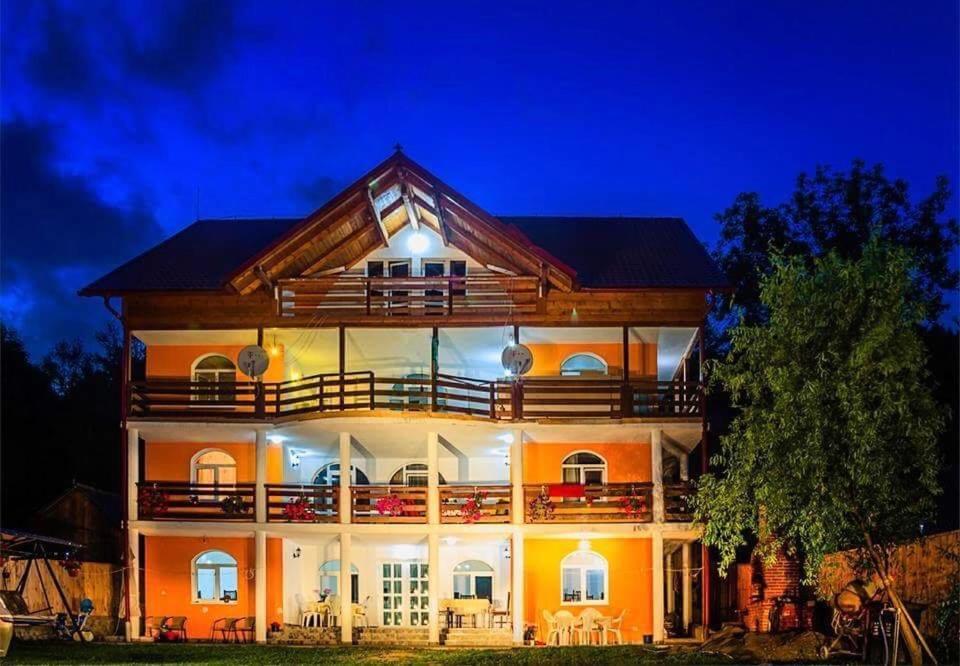 Casa Cristalina&dumi Casă la țară *